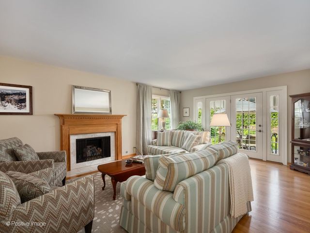 1049 Wheaton Oaks Drive, Wheaton, IL 60187