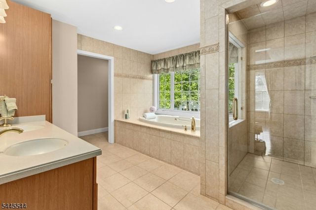 1003 Charles St, Mountainside Boro, NJ 07092