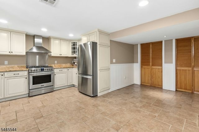1003 Charles St, Mountainside Boro, NJ 07092