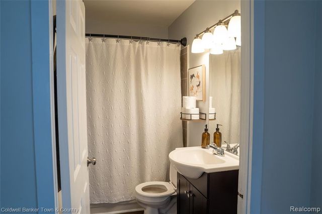 4070 Lanette Drive, Waterford, MI 48328