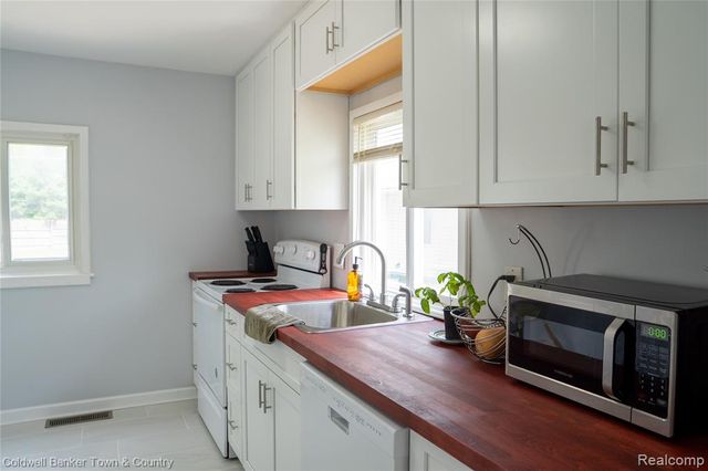 4070 Lanette Drive, Waterford, MI 48328