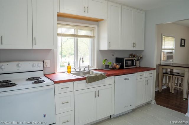 4070 Lanette Drive, Waterford, MI 48328