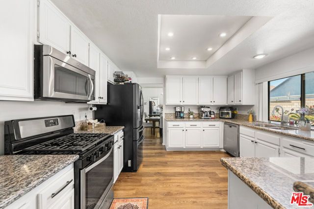 43258 33rd Street, Lancaster, CA 93536