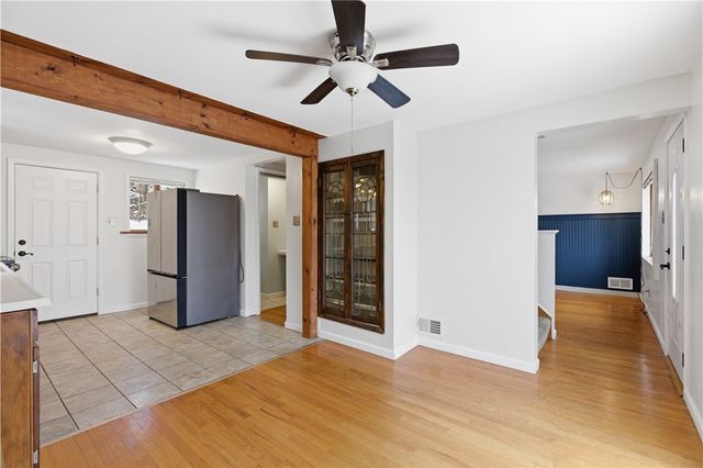 618 Arbor Ln, Pleasant Hills, PA 15236