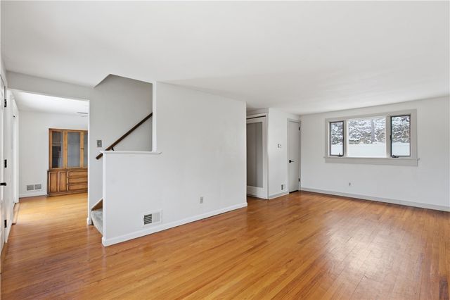 618 Arbor Ln, Pleasant Hills, PA 15236