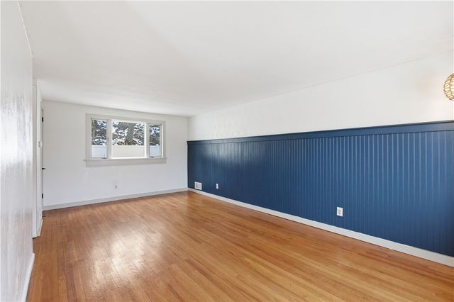 618 Arbor Ln, Pleasant Hills, PA 15236