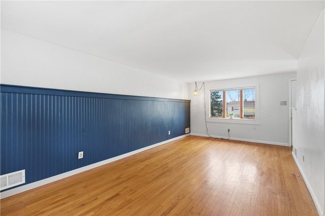 618 Arbor Ln, Pleasant Hills, PA 15236