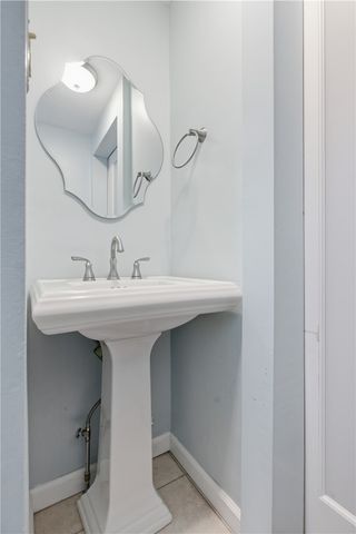 618 Arbor Ln, Pleasant Hills, PA 15236