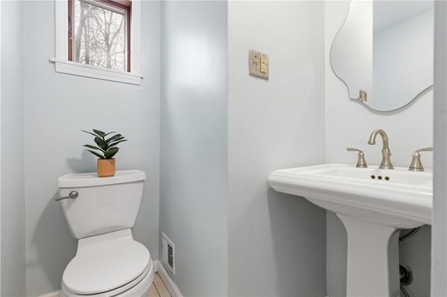 618 Arbor Ln, Pleasant Hills, PA 15236