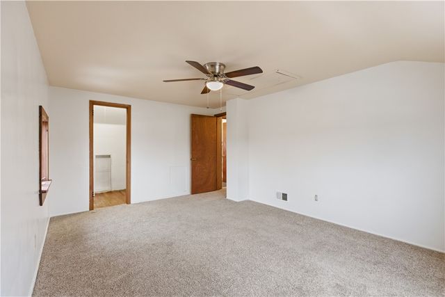 618 Arbor Ln, Pleasant Hills, PA 15236