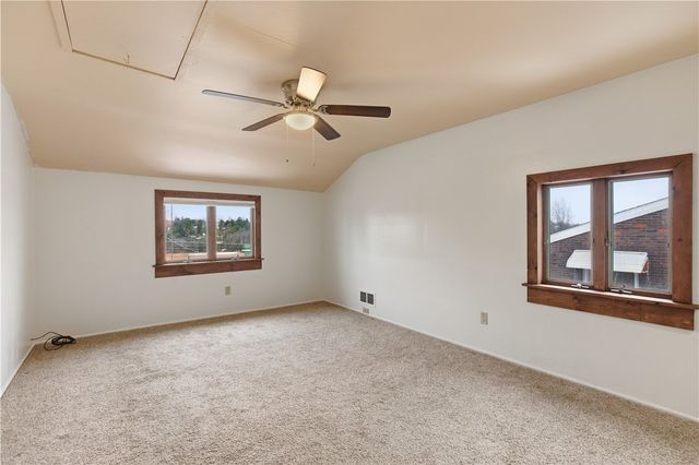 618 Arbor Ln, Pleasant Hills, PA 15236