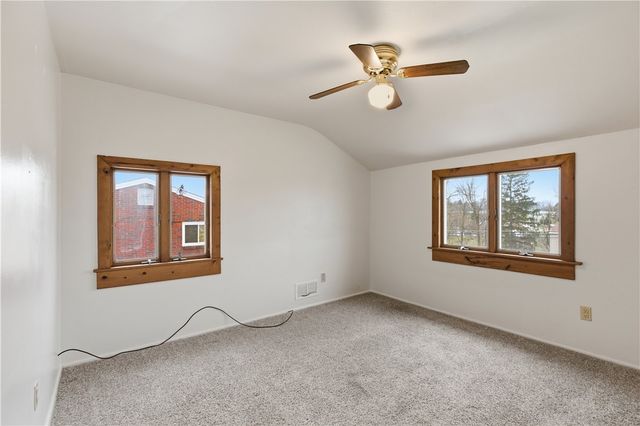 618 Arbor Ln, Pleasant Hills, PA 15236