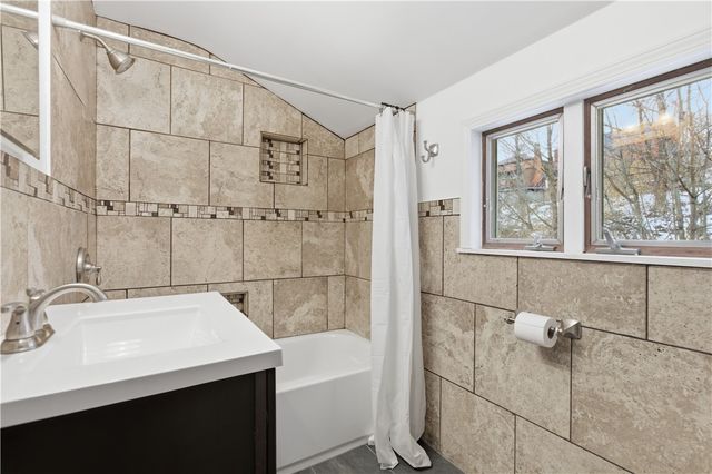 618 Arbor Ln, Pleasant Hills, PA 15236