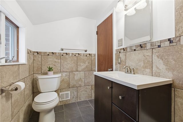 618 Arbor Ln, Pleasant Hills, PA 15236