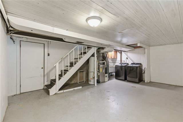 618 Arbor Ln, Pleasant Hills, PA 15236