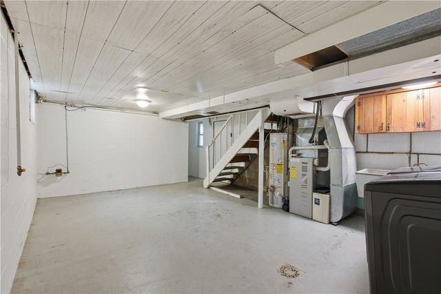 618 Arbor Ln, Pleasant Hills, PA 15236