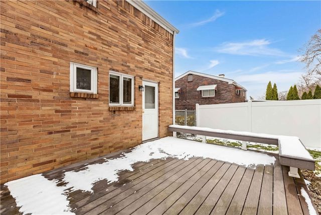 618 Arbor Ln, Pleasant Hills, PA 15236