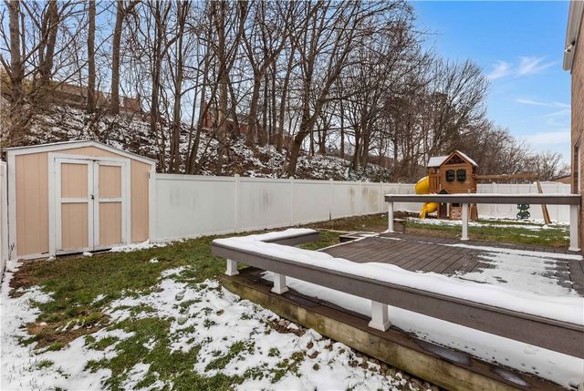 618 Arbor Ln, Pleasant Hills, PA 15236