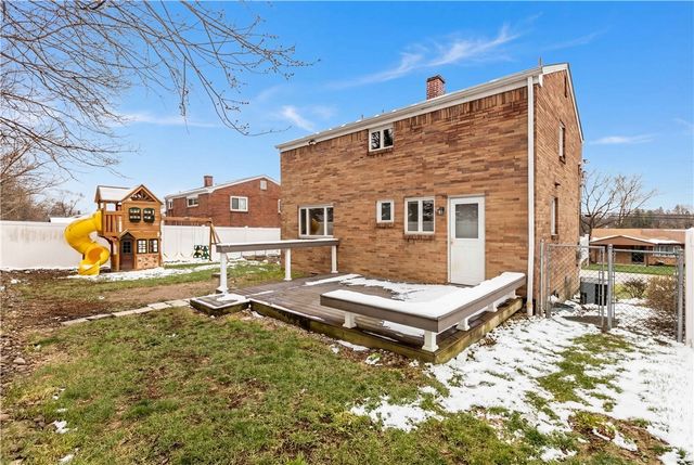 618 Arbor Ln, Pleasant Hills, PA 15236