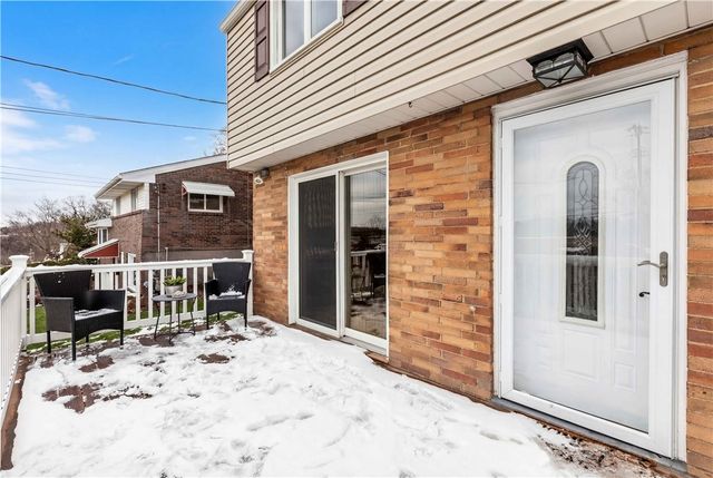 618 Arbor Ln, Pleasant Hills, PA 15236