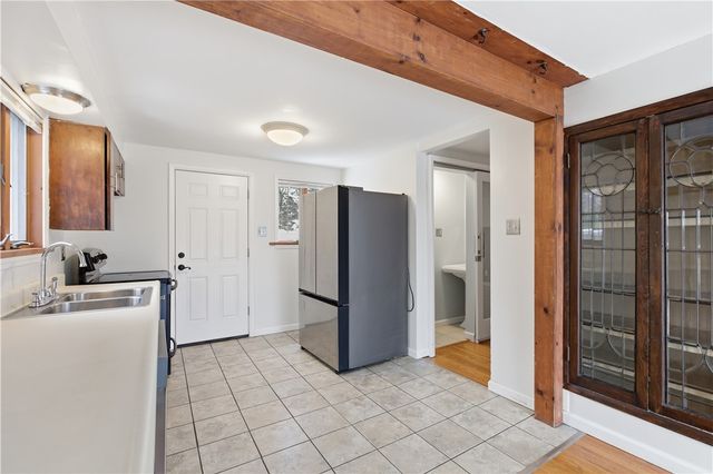 618 Arbor Ln, Pleasant Hills, PA 15236