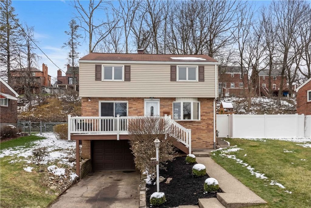 618 Arbor Ln, Pleasant Hills, PA 15236