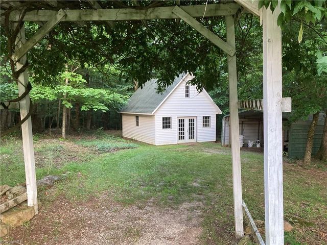 284 Hendren Road, Moravian Falls, NC 28654