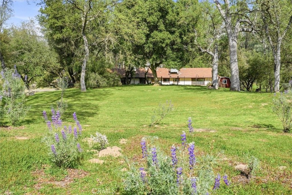 Image 2 of property listing at 28911 Gray Squirrel, Coarsegold, CA 93614