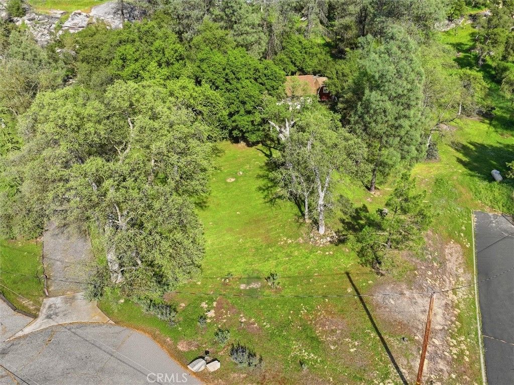 Image 27 of property listing at 28911 Gray Squirrel, Coarsegold, CA 93614