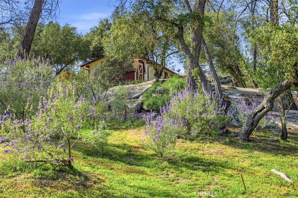 Image 36 of property listing at 28911 Gray Squirrel, Coarsegold, CA 93614