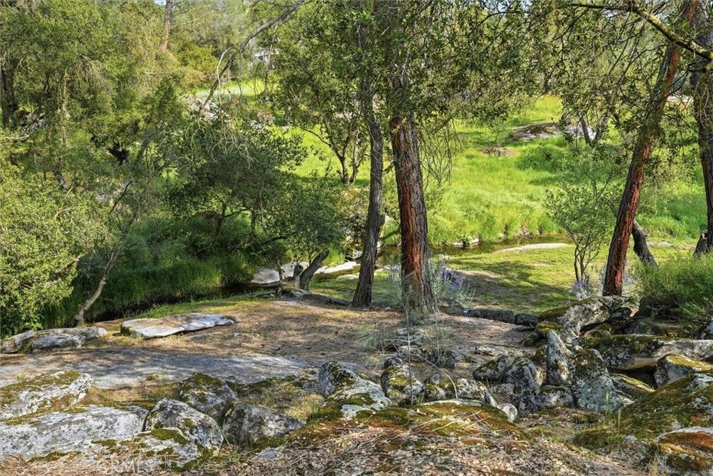 Image 37 of property listing at 28911 Gray Squirrel, Coarsegold, CA 93614