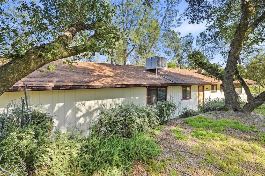 Image 5 of property listing at 28911 Gray Squirrel, Coarsegold, CA 93614