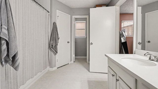 705 Meadowlark Lane, Baytown, TX 77521