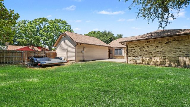 705 Meadowlark Lane, Baytown, TX 77521