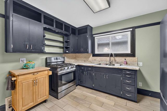 7039 W Stuth PLACE, West Allis, WI 53219