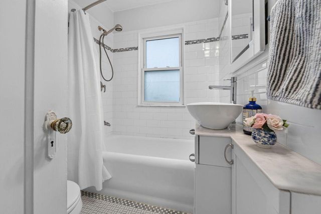 7039 W Stuth PLACE, West Allis, WI 53219