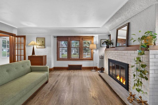 7039 W Stuth PLACE, West Allis, WI 53219