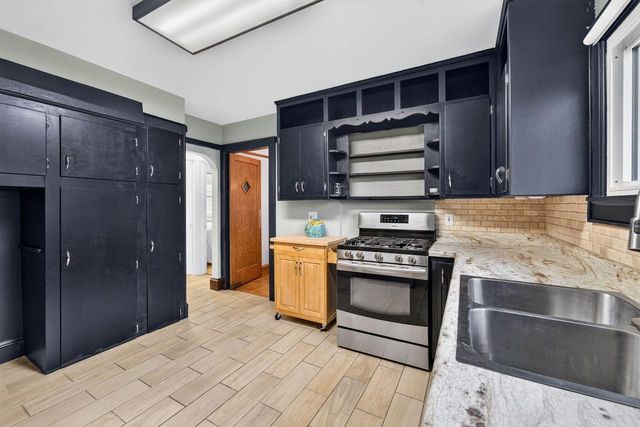 7039 W Stuth PLACE, West Allis, WI 53219