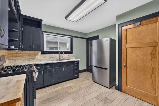 7039 W Stuth PLACE, West Allis, WI 53219