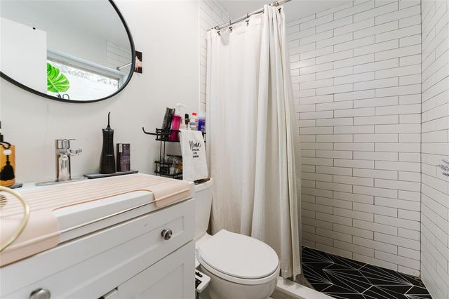 659 NE 32nd Street, Oakland Park, FL 33334
