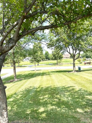 16123 Powderhorn Lake Way, Crest Hill, IL 60403