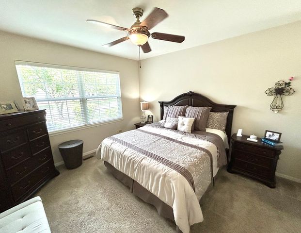 16123 Powderhorn Lake Way, Crest Hill, IL 60403