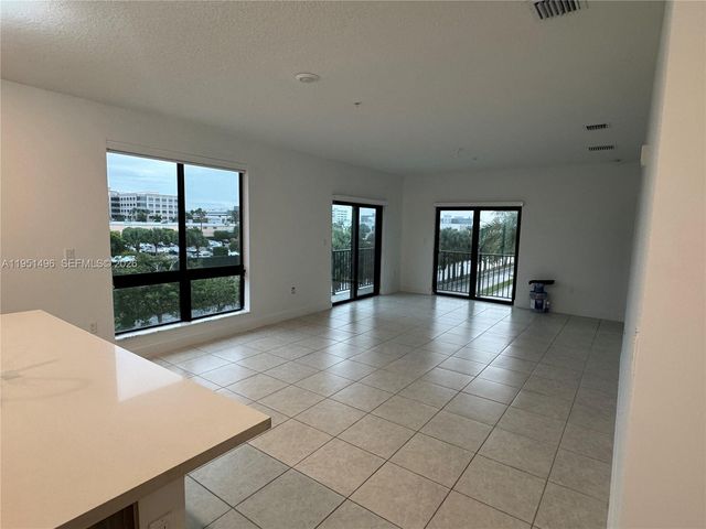 8363 NW 41st St A-306, Doral, FL 33166