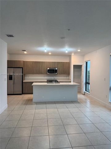 8363 NW 41st St A-306, Doral, FL 33166