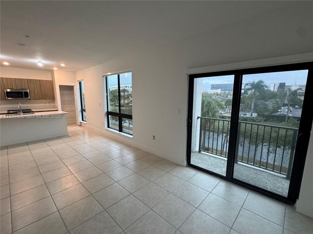 8363 NW 41st St A-306, Doral, FL 33166