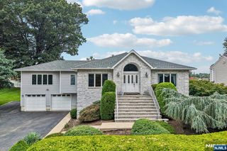 19 Brook Hollow Court, Hawthorne, NJ 07506