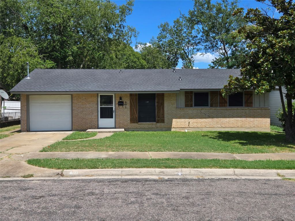 601 Hillside Drive, Sherman, TX 75090