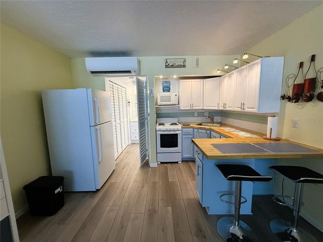 11440 1ST STREET E 2, Treasure Island, FL 33706