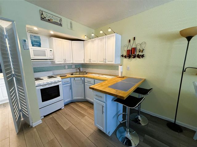 11440 1ST STREET E 2, Treasure Island, FL 33706