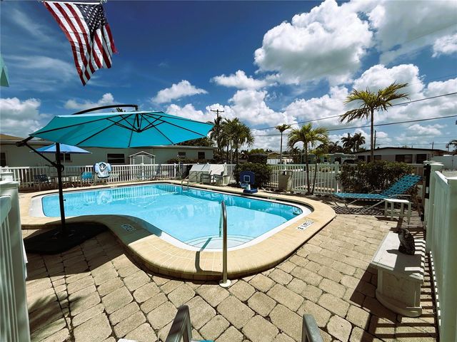 11440 1ST STREET E 2, Treasure Island, FL 33706